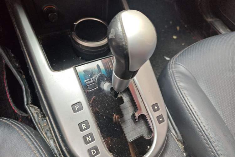 Used Kia Forte 2011 1.6L AT Premium Gear Lever