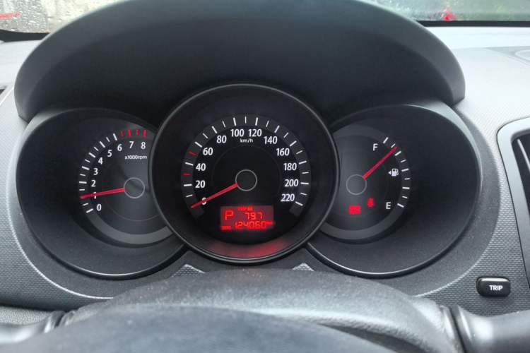 Used Kia Forte 2011 1.6L AT GL Instrument Cluster