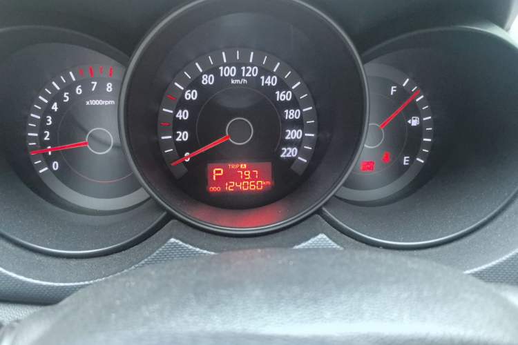 Used Kia Forte 2011 1.6L AT GL Odometer Close Up