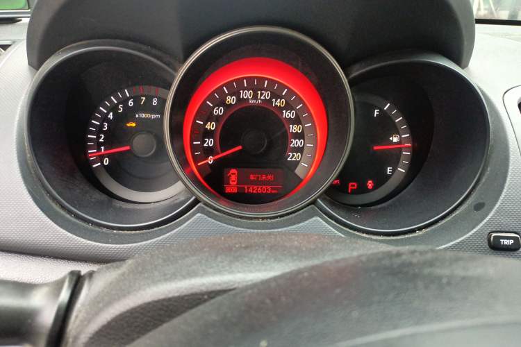 Used Kia Forte 2011 1.6L AT Premium Odometer Close Up