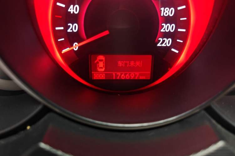 Used Kia Forte 2011 1.6L AT Premium Odometer Close Up