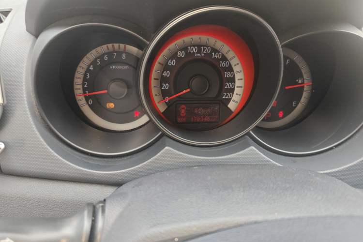 Used Kia Forte 2011 1.6L AT Premium Odometer Close Up
