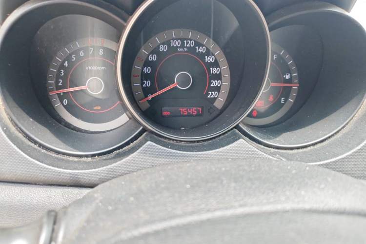 Used Kia Forte 2011 1.6L MT GL Odometer Close Up