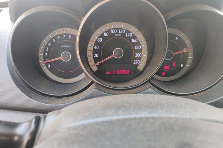 Used Kia Forte 2011 1.6L MT GL Odometer Close Up