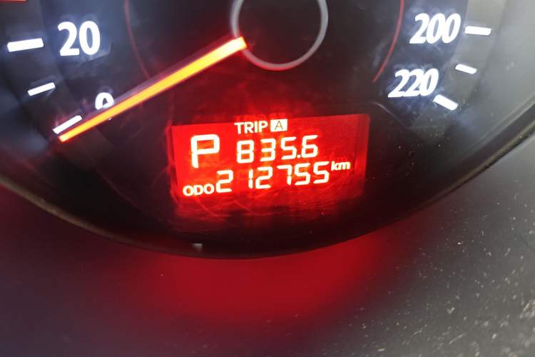 Used Kia Forte 2011 1.6L AT GL Odometer Close Up