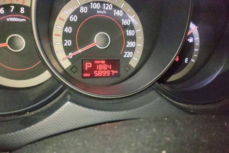 Used Kia Forte 2011 1.6L AT GL Odometer Close Up