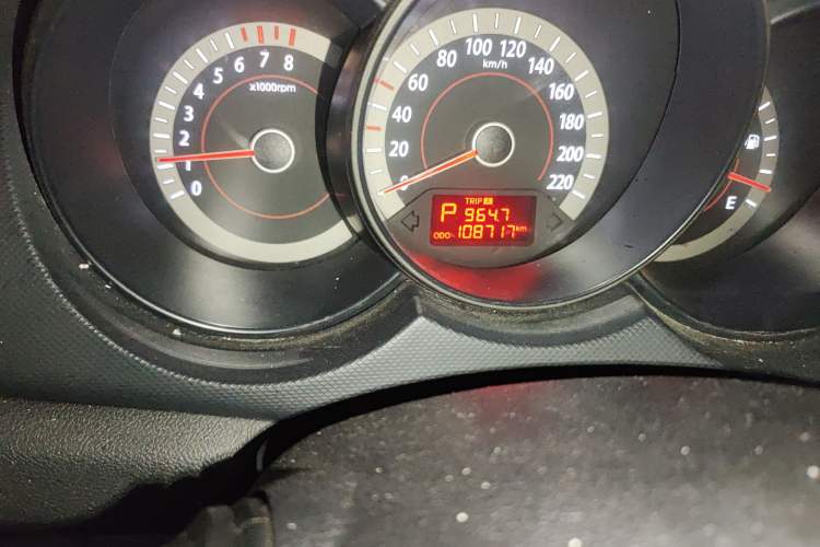 Used Kia Forte 2011 1.6L AT GL Odometer Close Up