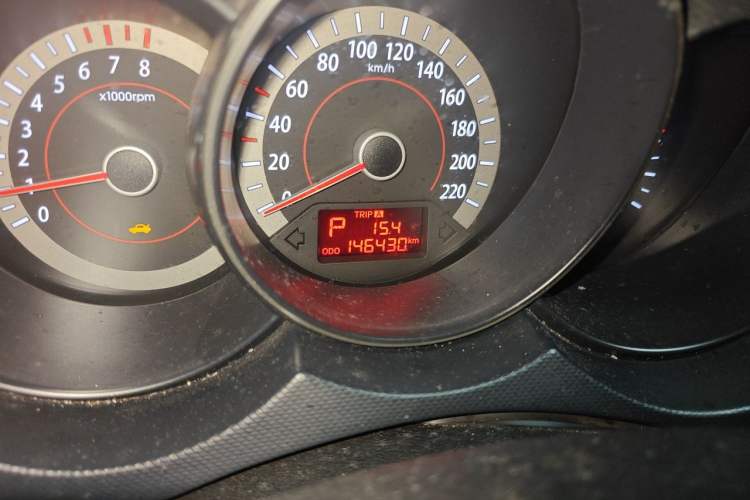 Used Kia Forte 2011 1.6L AT Premium Odometer Close Up