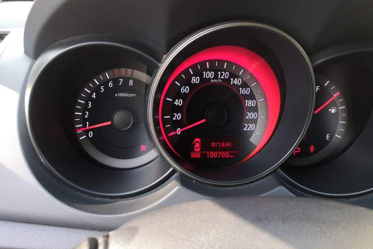 Used Kia Forte 2011 1.6L AT Premium Odometer Close Up