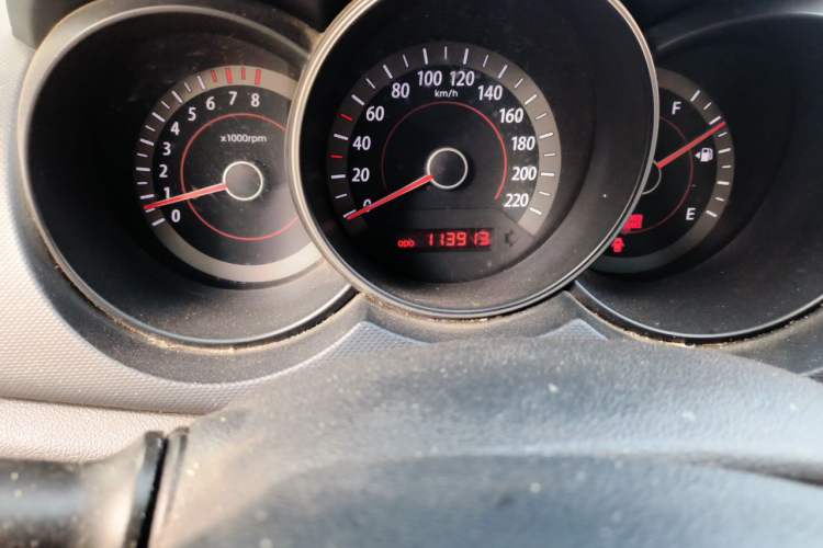 Used Kia Forte 2011 1.6L MT GL Odometer Close Up