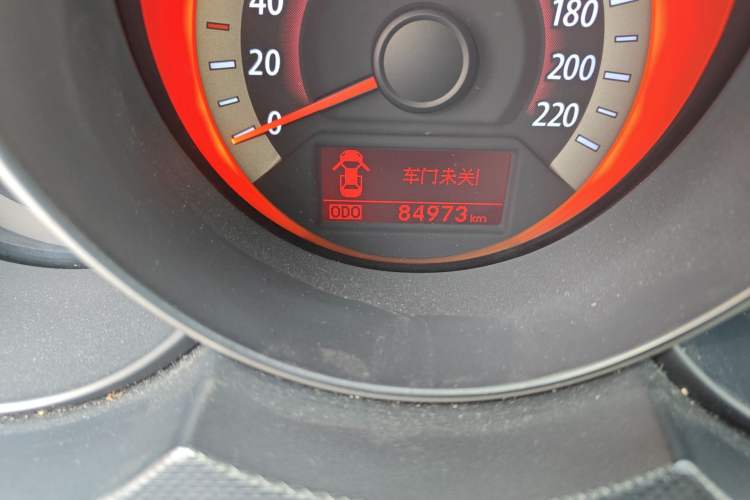 Used Kia Forte 2011 1.6L AT Premium Odometer Close Up