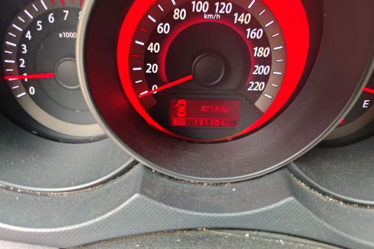 Used Kia Forte 2011 1.6L AT Premium Odometer Close Up