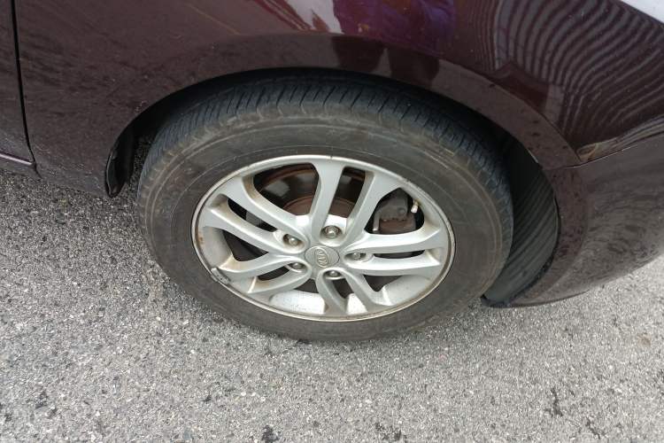 Used Kia Forte 2011 1.6L AT Premium Right Front Wheel Hub