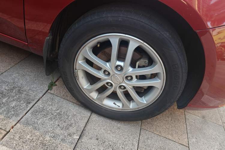 Used Kia Forte 2011 1.6L AT Premium Right Front Wheel Hub