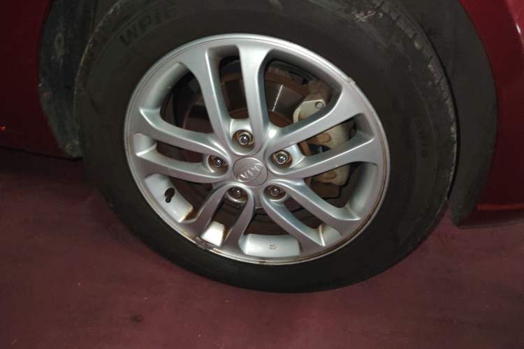 Used Kia Forte 2011 1.6L AT Premium Right Front Wheel Hub