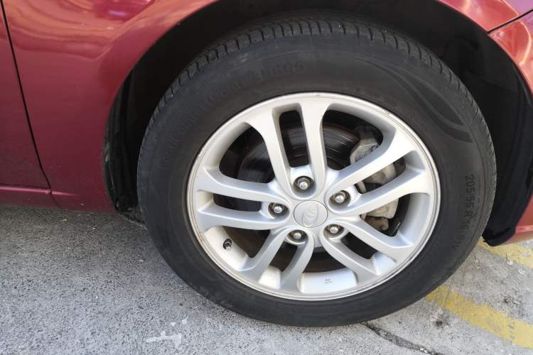 Used Kia Forte 2011 1.6L AT Premium Right Front Wheel Hub