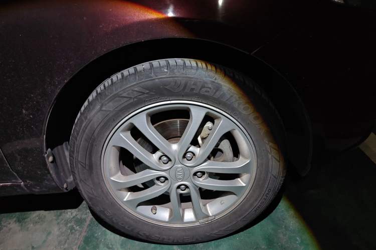 Used Kia Forte 2011 1.6L AT Premium Right Front Wheel Hub