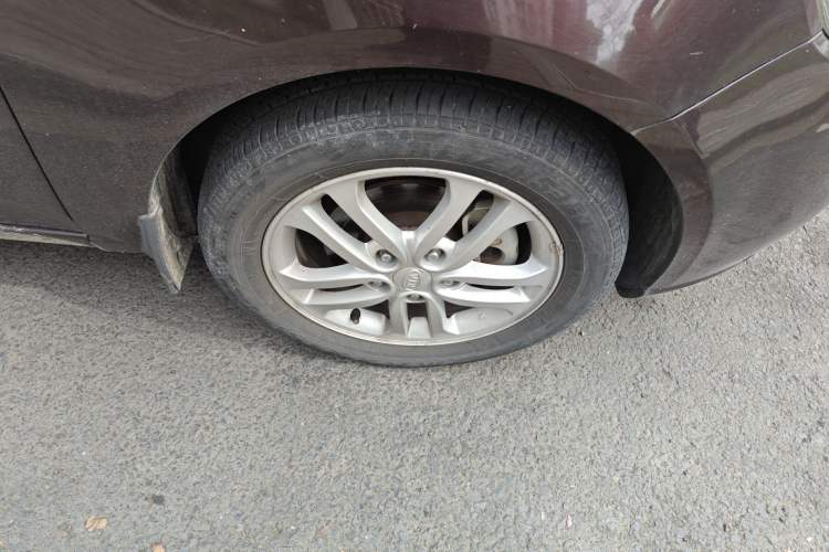 Used Kia Forte 2011 1.6L AT Premium Right Front Wheel Hub