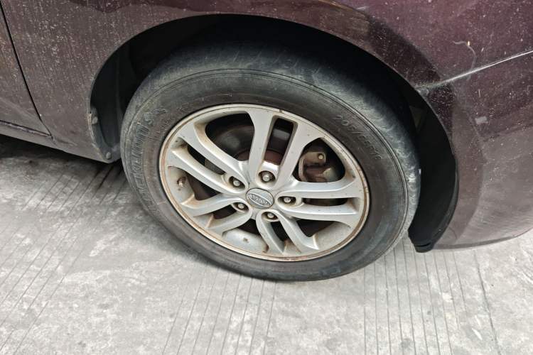 Used Kia Forte 2011 1.6L AT Premium Right Front Wheel Hub