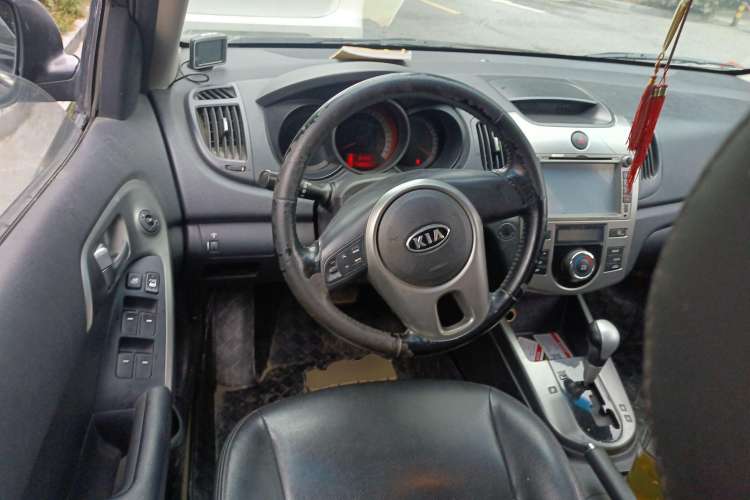 Used Kia Forte 2011 1.6L AT Premium Steering Wheel