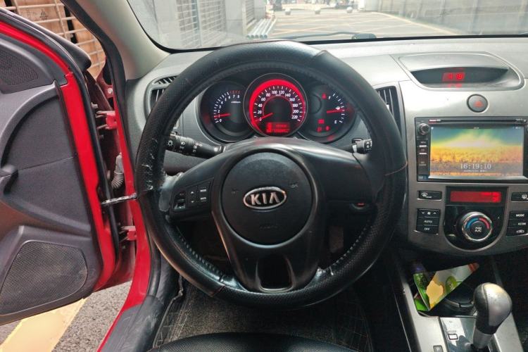 Used Kia Forte 2011 1.6L AT Premium Steering Wheel