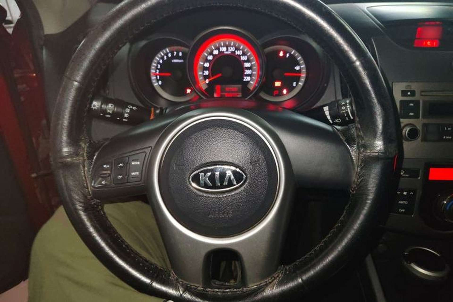 Used Kia Forte 2011 1.6L AT Premium Steering Wheel