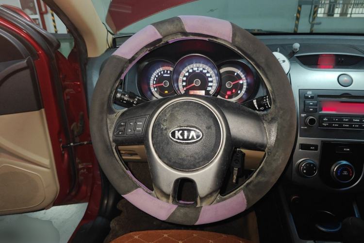 Used Kia Forte 2011 1.6L AT Premium Steering Wheel