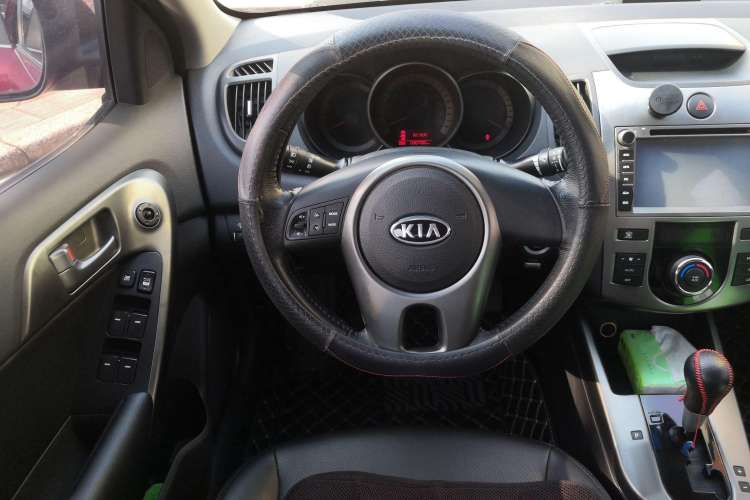 Used Kia Forte 2011 1.6L AT Premium Steering Wheel