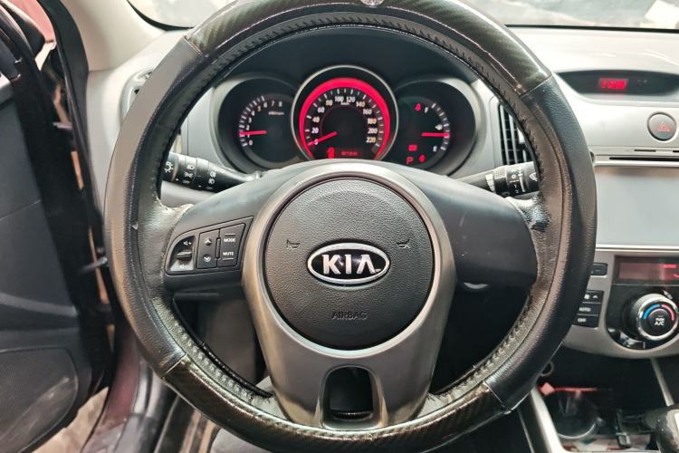 Used Kia Forte 2011 1.6L AT Premium Steering Wheel