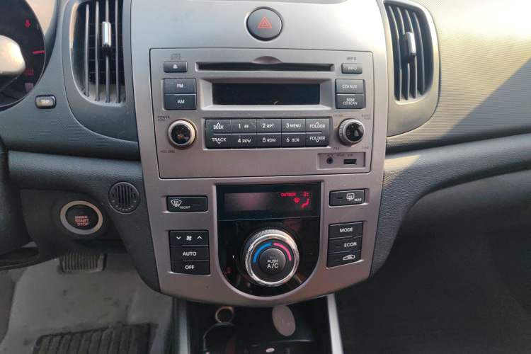 Used Kia Forte 2011 1.6L AT Premium Audio And AC Panel