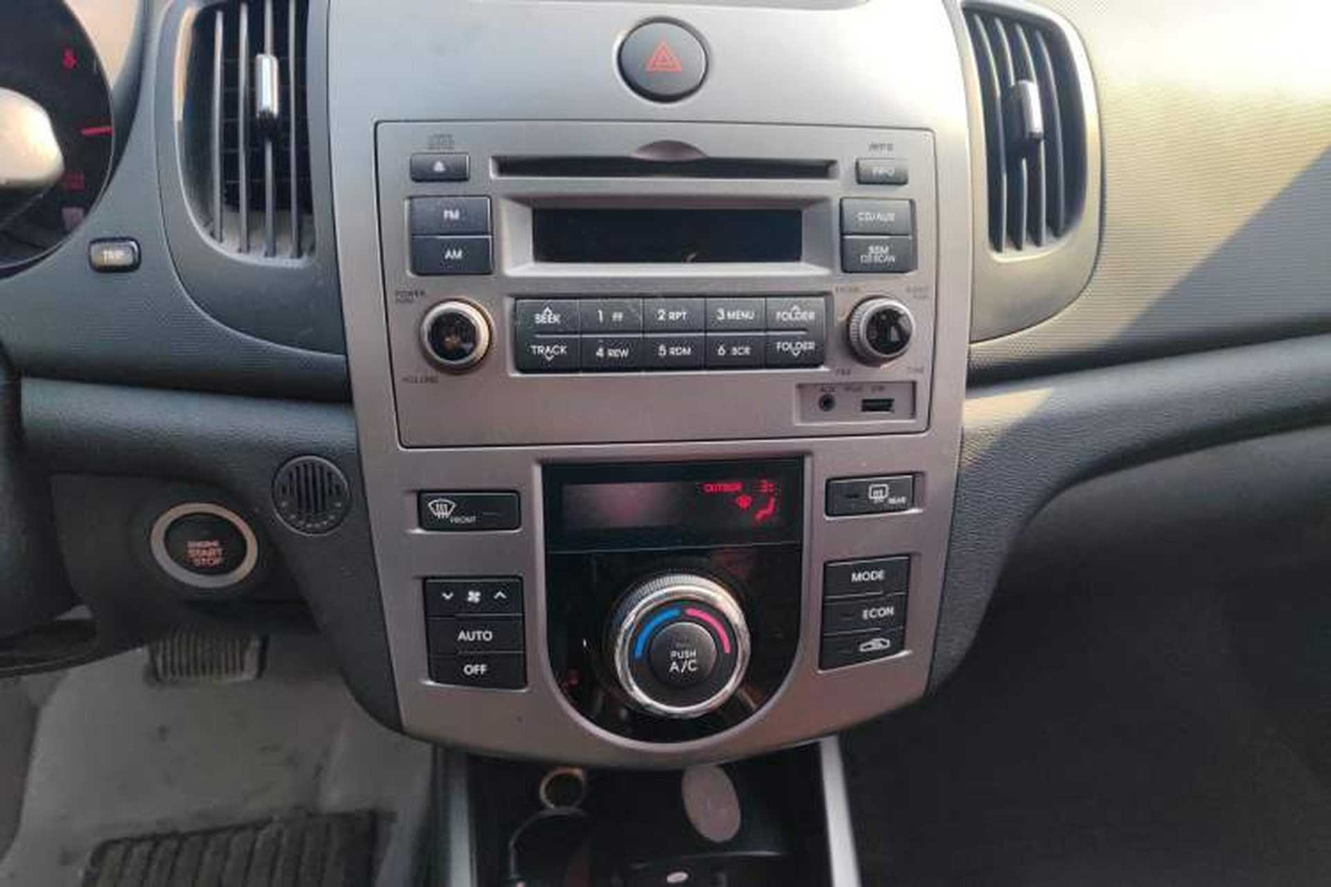 Used Kia Forte 2011 1.6L AT Premium Audio And AC Panel