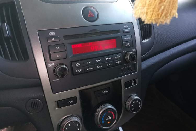Used Kia Forte 2011 1.6L MT GL Audio And AC Panel