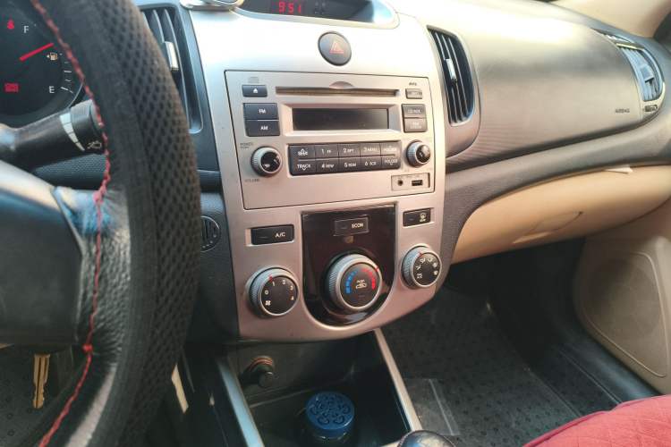 Used Kia Forte 2011 1.6L MT GLS Audio And AC Panel