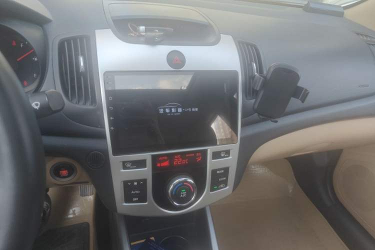 Used Kia Forte 2011 1.6L AT Premium Audio And AC Panel