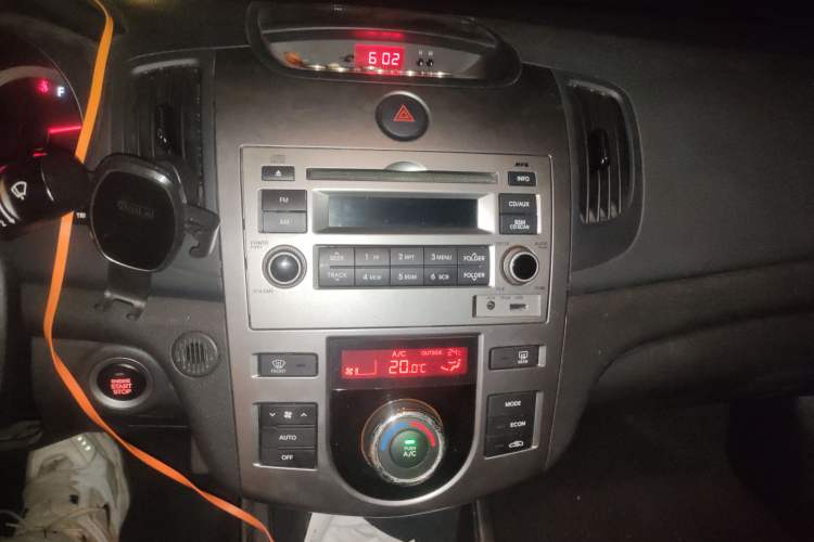 Used Kia Forte 2011 1.6L AT Premium Audio And AC Panel