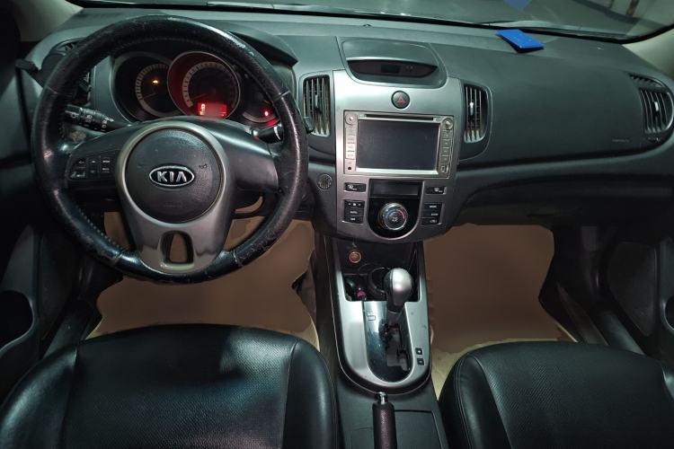 Used Kia Forte 2011 1.6L AT Premium Center Console