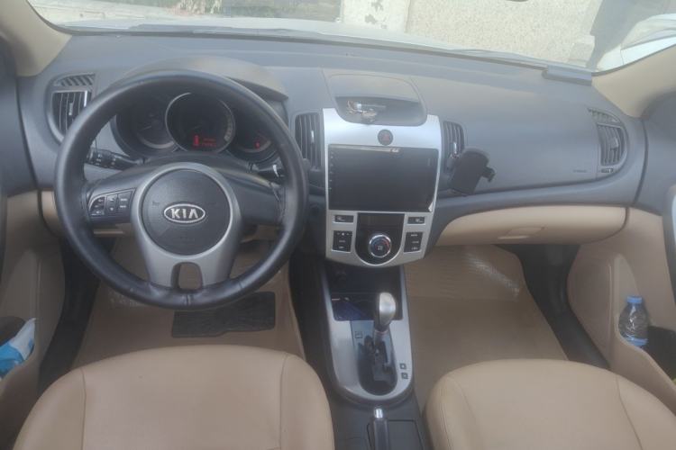 Used Kia Forte 2011 1.6L AT Premium Center Console