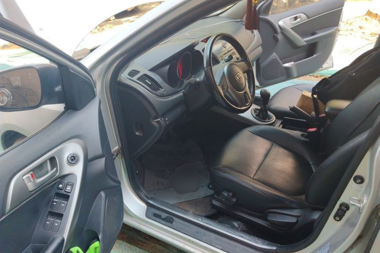 Used Kia Forte 2011 1.6L MT GLS Driver Seat