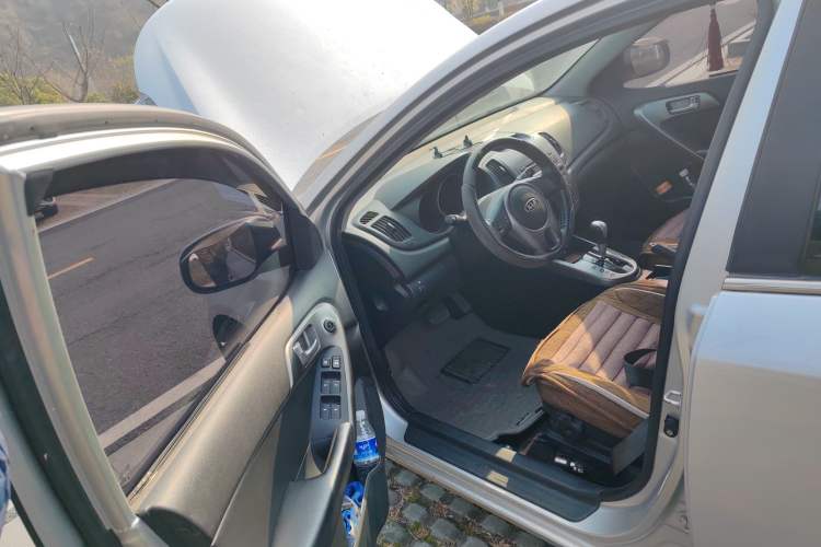 Used Kia Forte 2011 1.6L AT Premium Driver Seat