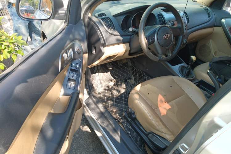 Used Kia Forte 2011 1.6L MT GLS Driver Seat