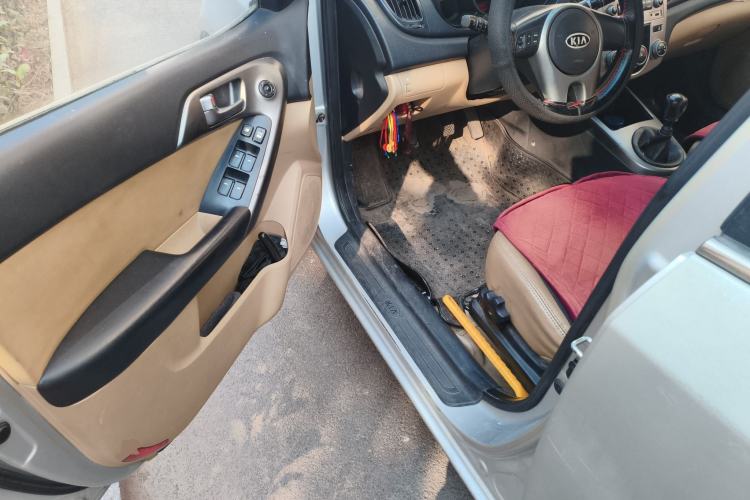 Used Kia Forte 2011 1.6L MT GLS Driver Seat