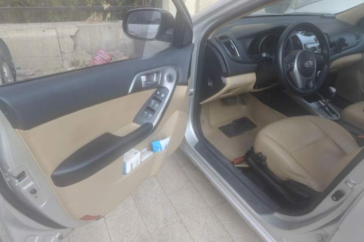Used Kia Forte 2011 1.6L AT Premium Driver Seat