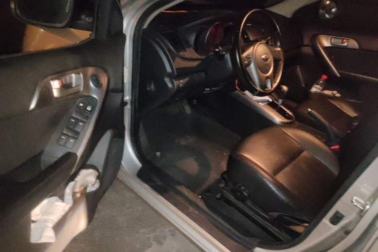 Used Kia Forte 2011 1.6L AT Premium Driver Seat