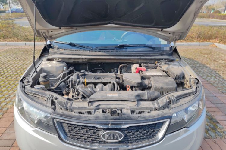 Used Kia Forte 2011 1.6L AT Premium Engine Bay