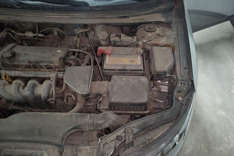 Used Kia Forte 2011 1.6L AT Premium Engine Bay Left