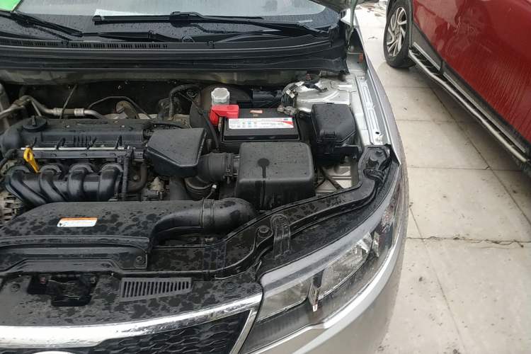 Used Kia Forte 2011 1.6L MT GL Engine Bay Left