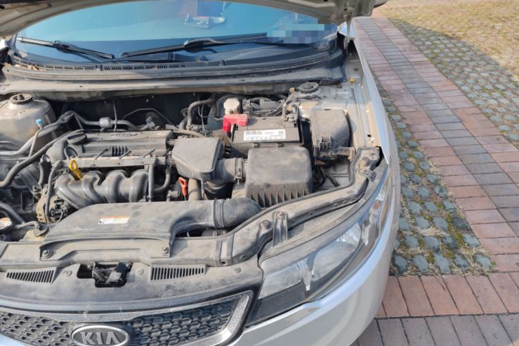 Used Kia Forte 2011 1.6L AT Premium Engine Bay Left