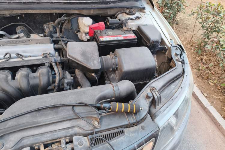 Used Kia Forte 2011 1.6L MT GLS Engine Bay Left