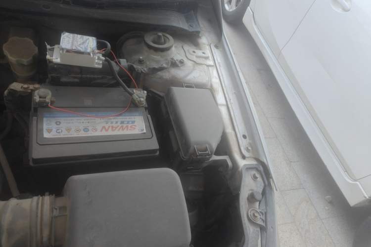 Used Kia Forte 2011 1.6L AT Premium Engine Bay Left