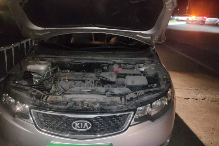 Used Kia Forte 2011 1.6L AT Premium Engine Bay Left